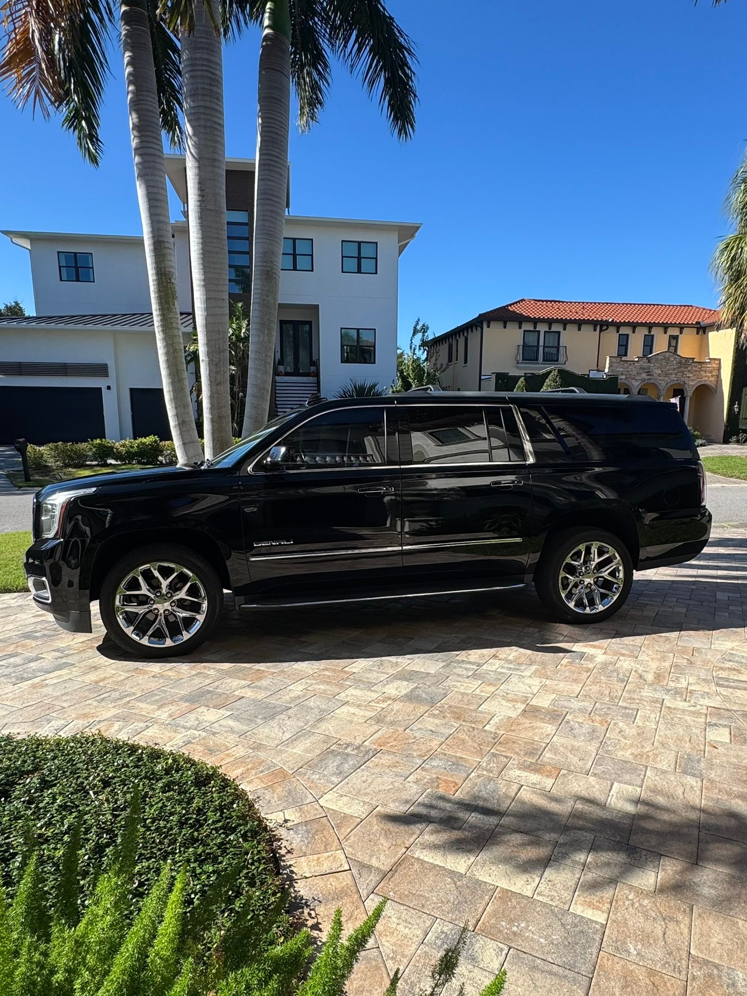 Used 2017 GMC Yukon XL Denali w/ Open Road Package AWD/4WD image 5