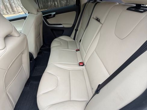 Used 2016 Volvo XC60 T6 Platinum w/ Climate Package image 13