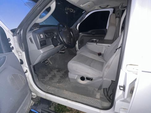 Used 2004 Ford F250 XLT image 9