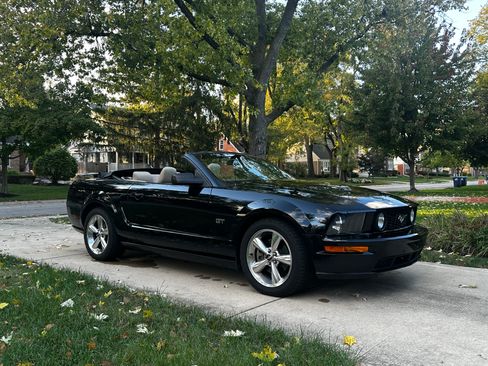 Used 2006 Ford Mustang GT Premium image 2