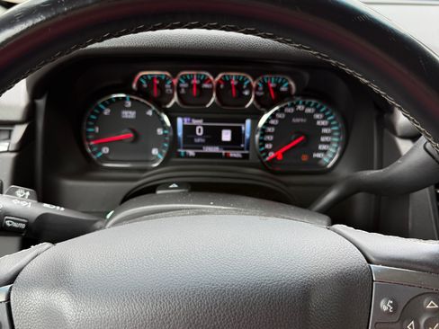 Used 2018 Chevrolet Suburban LT RWD image 10