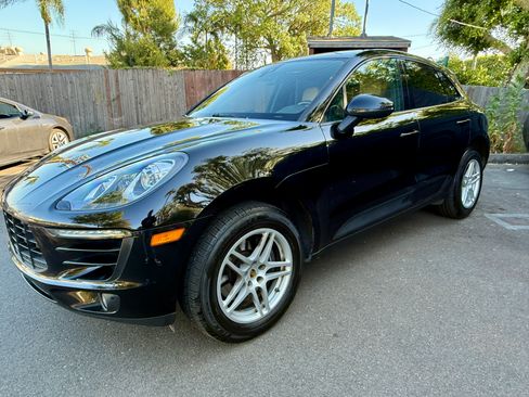 Used 2018 Porsche Macan Sport Edition AWD/4WD image 1