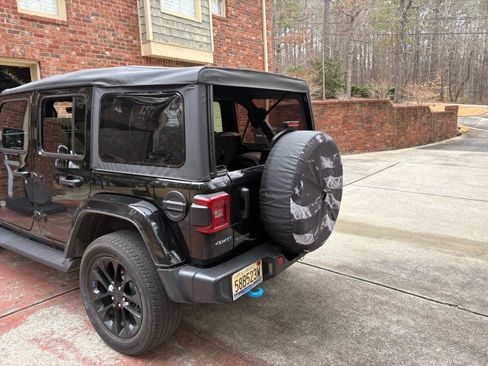 Used 2023 Jeep Wrangler Unlimited Sahara w/ Cold Weather Group image 6