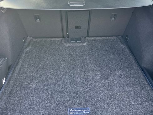 Used 2018 Volkswagen Golf SE image 9