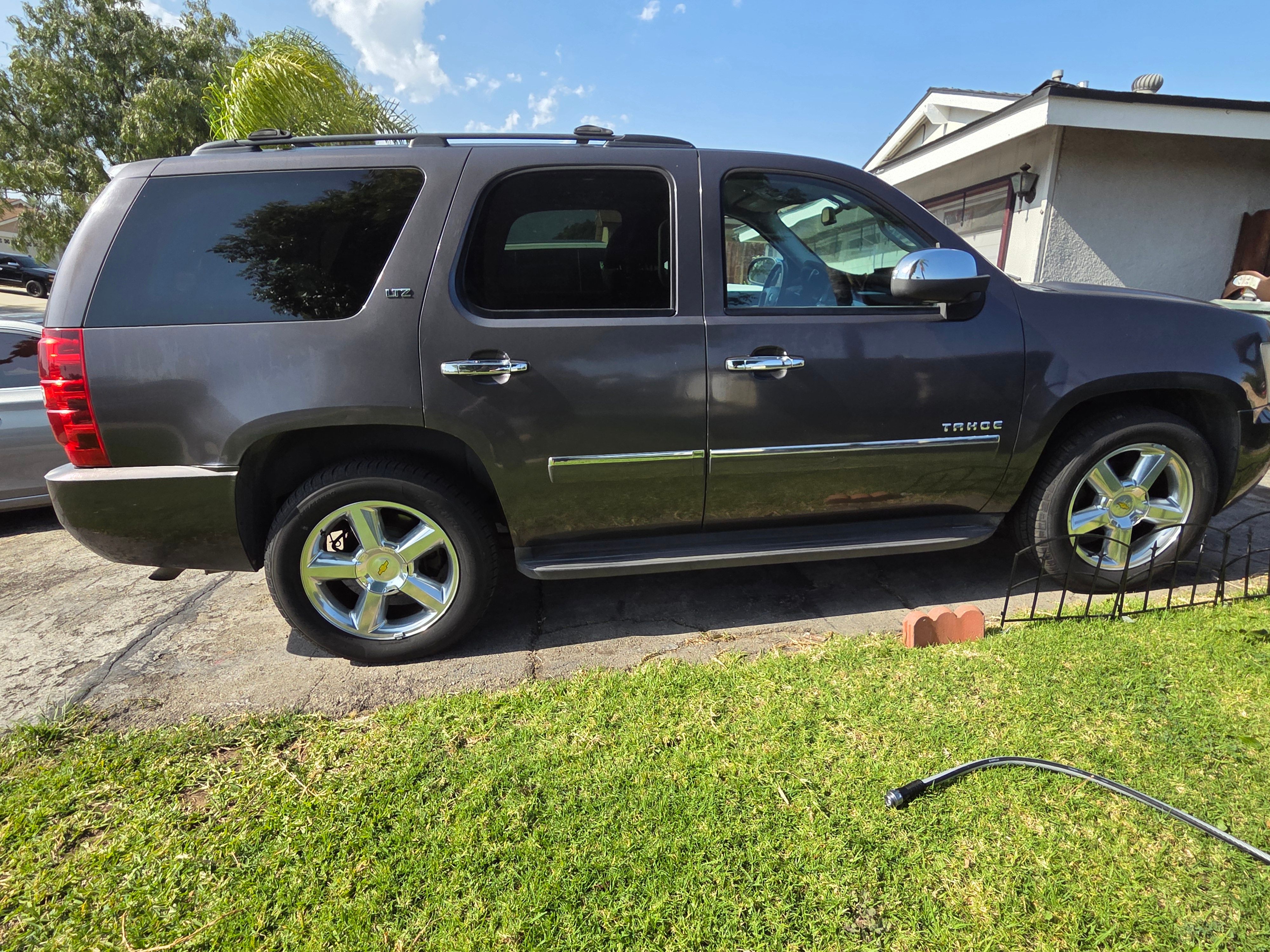 Used 2010 Chevrolet Tahoe LTZ RWD image 4