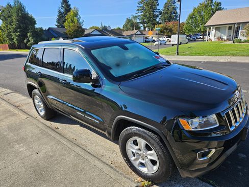 Used 2014 Jeep Grand Cherokee Laredo w/ Security & Convenience Group image 2