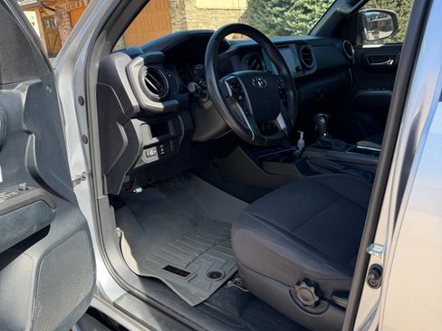 Used 2016 Toyota Tacoma TRD Off-Road w/ Premium & Technology Package image 12