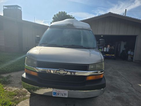 Used 2004 Chevrolet Express 1500 image 10