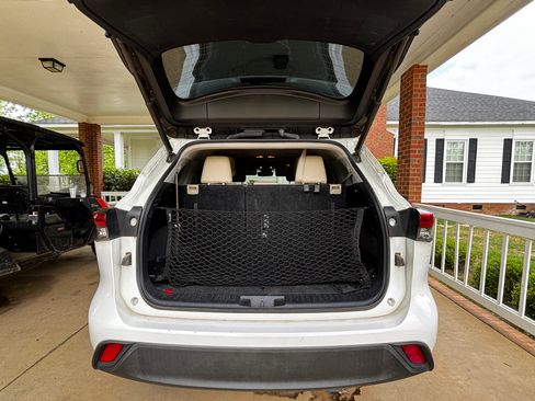 Used 2023 Toyota Highlander XLE FWD image 9