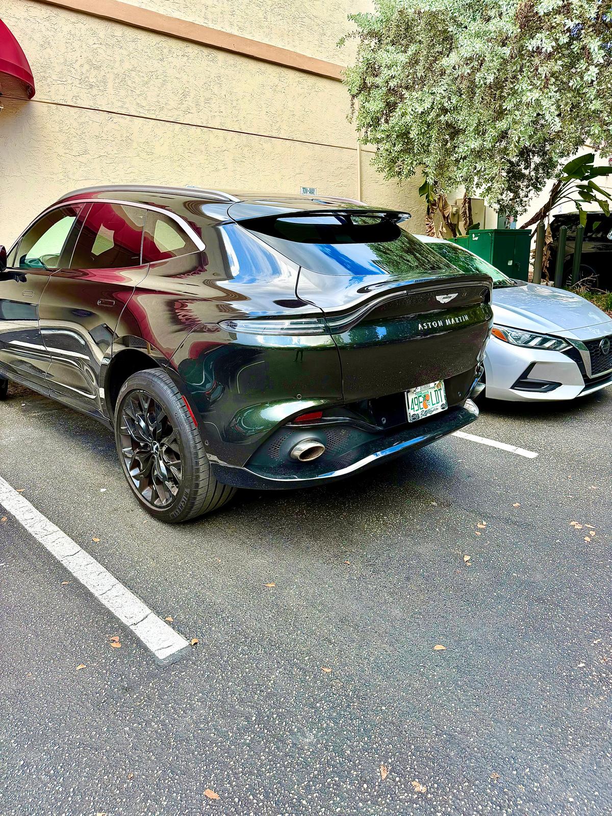 Used 2021 Aston Martin DBX AWD/4WD image 9