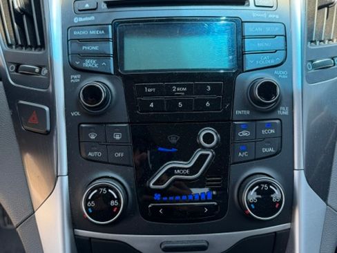Used 2012 Hyundai Sonata Hybrid w/ Leather Pkg FWD image 6