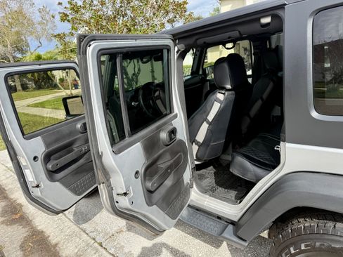 Used 2010 Jeep Wrangler Unlimited Sport image 14