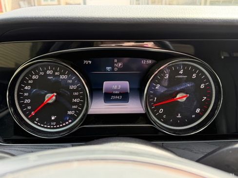 Used 2018 Mercedes-Benz E 400 4MATIC Sedan image 10