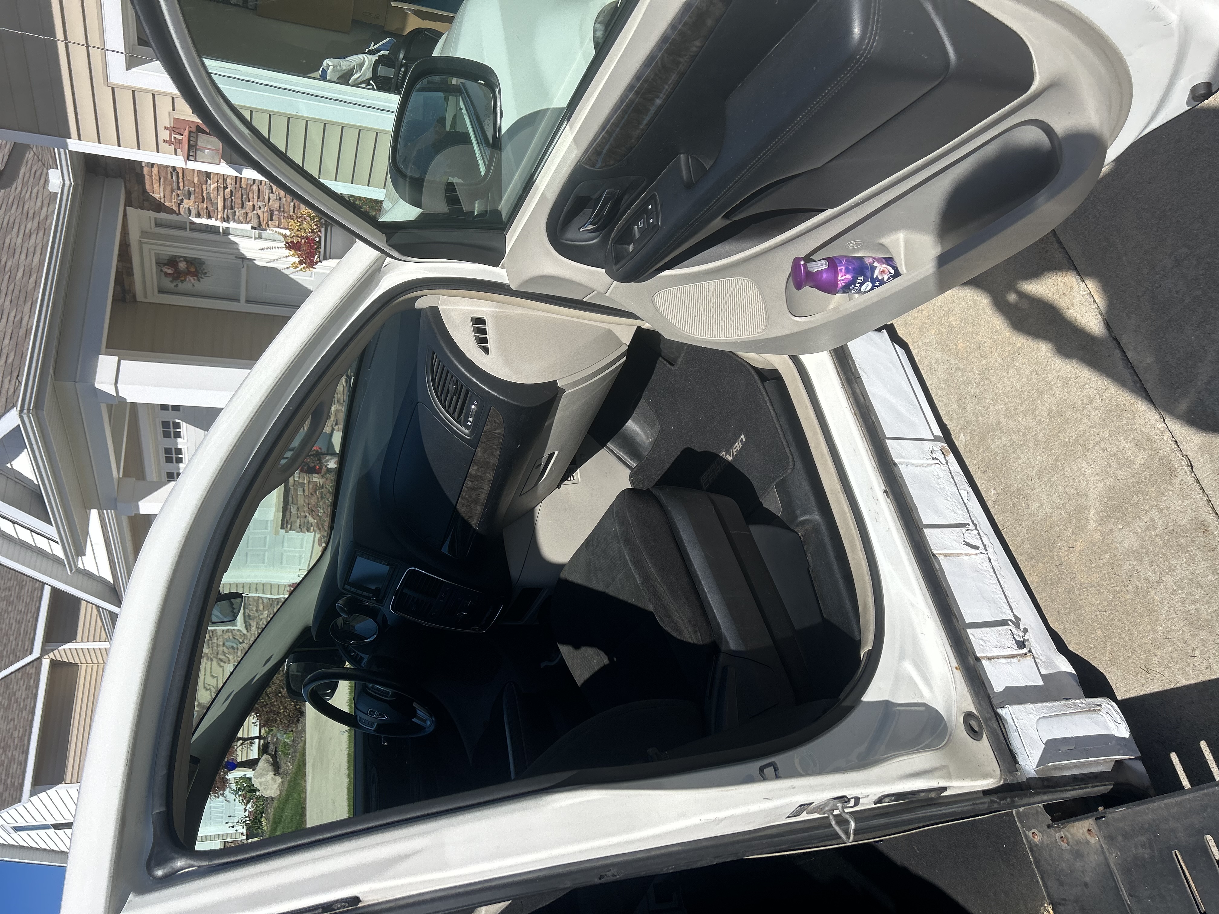 Used 2011 Dodge Grand Caravan Crew FWD image 9