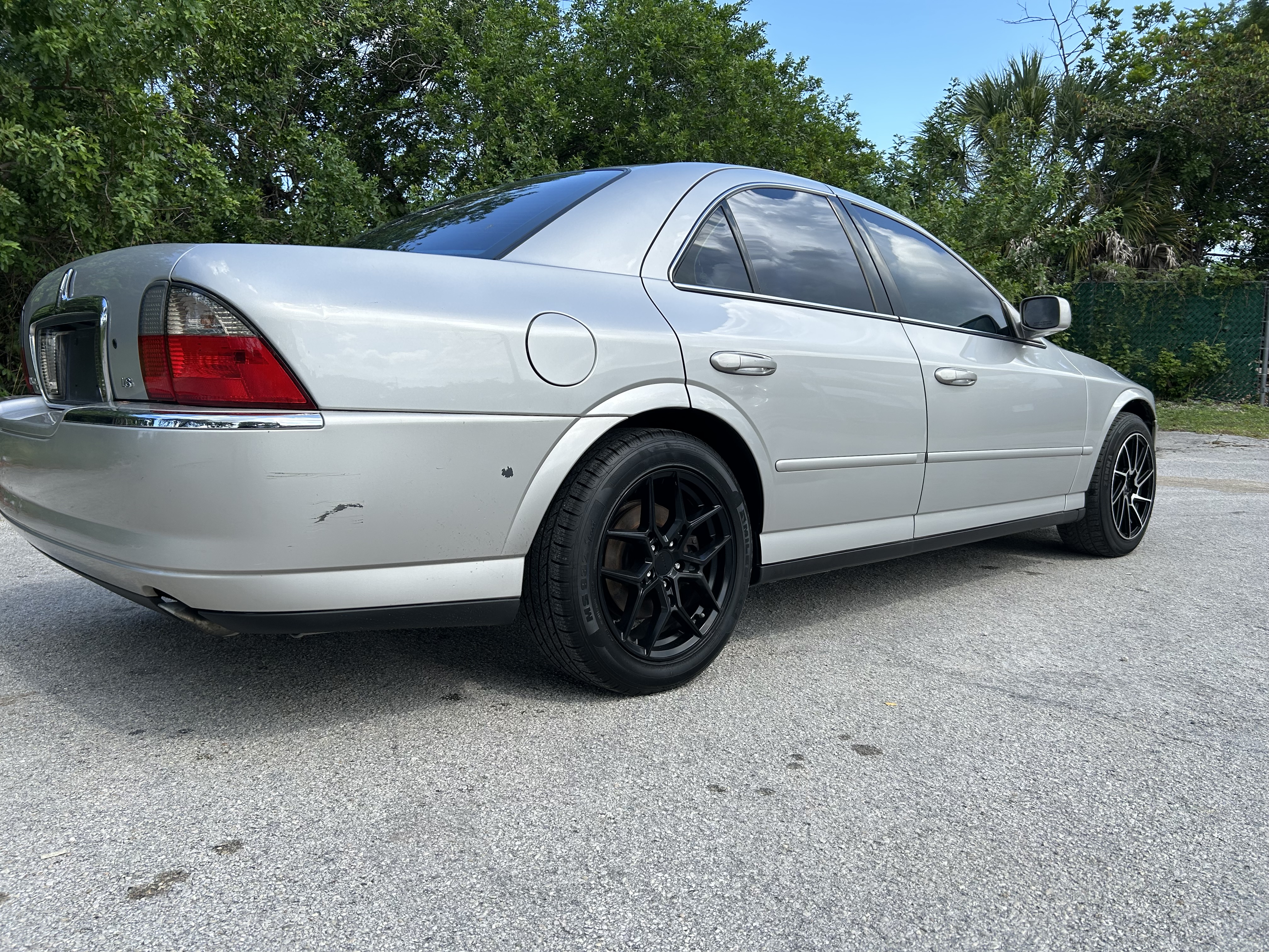 Used 2003 Lincoln LS RWD image 2