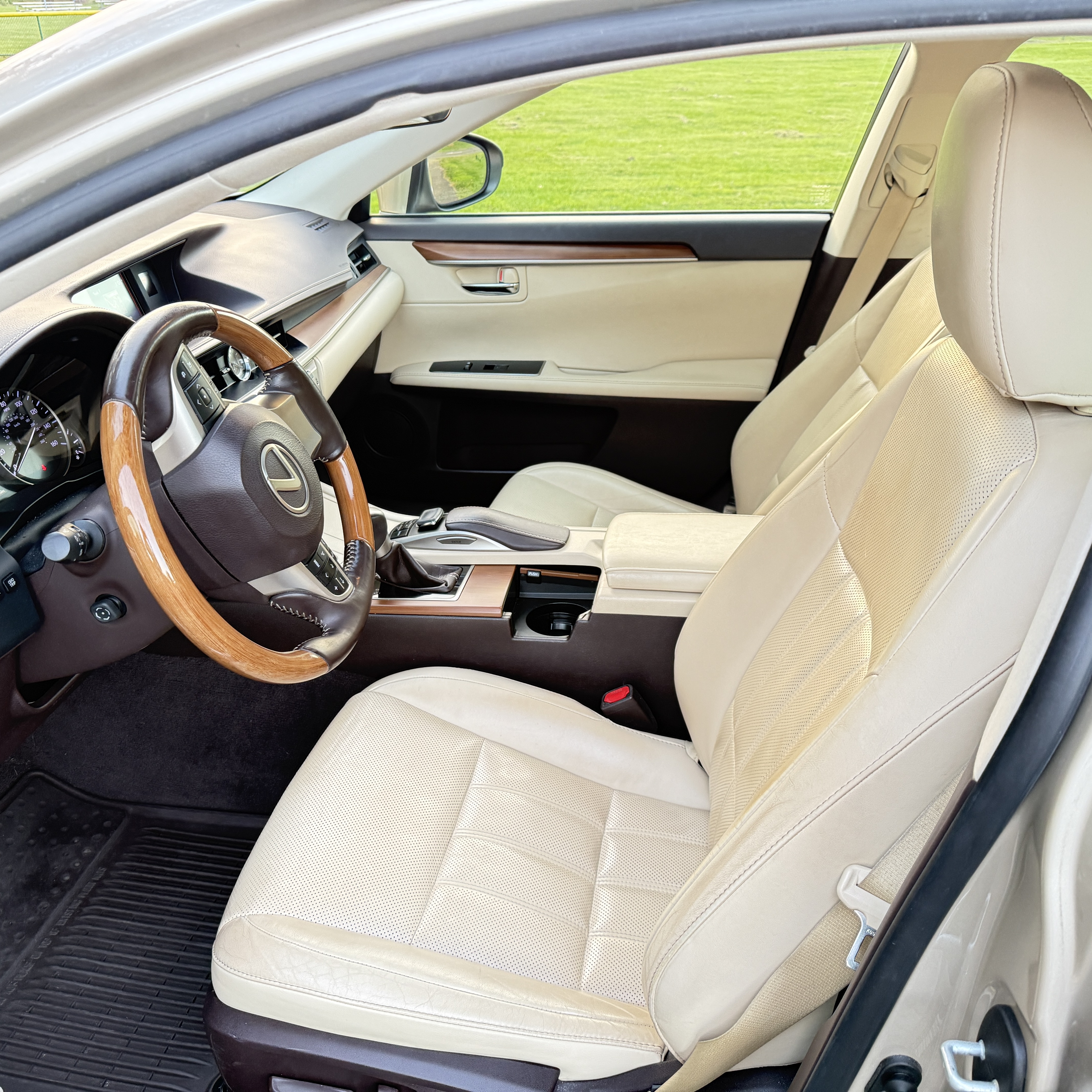 Used 2017 Lexus ES 300h FWD image 12