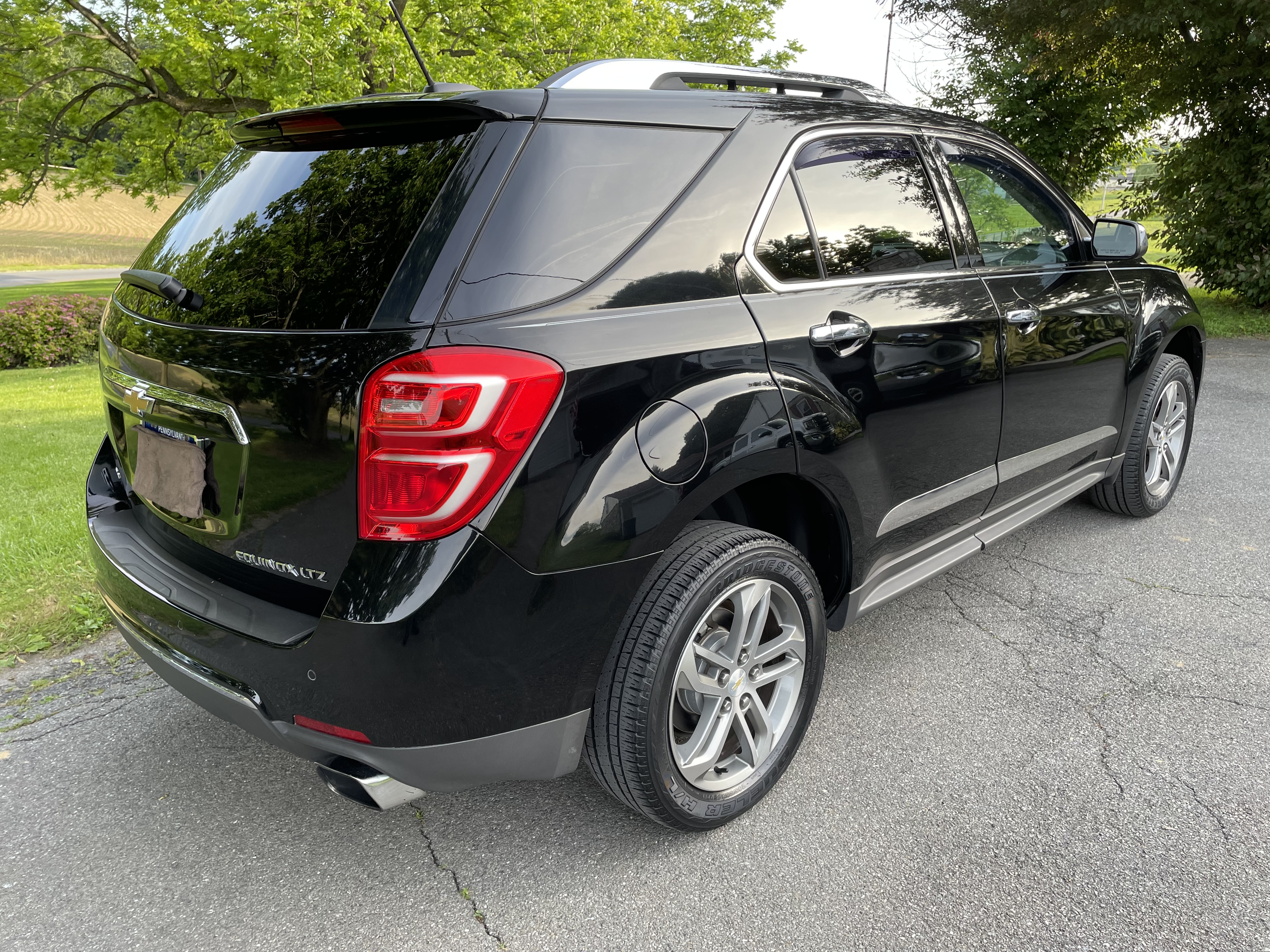 Used 2016 Chevrolet Equinox LTZ w/ Enhanced Convenience Package AWD/4WD image 4