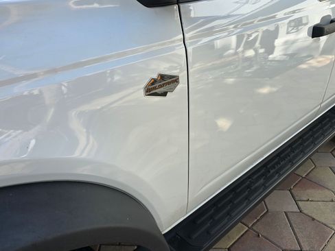 Used 2023 Ford Bronco Wildtrak image 4