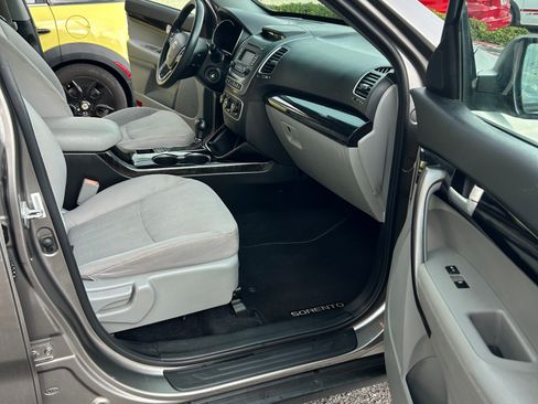 Used 2015 Kia Sorento LX FWD image 10