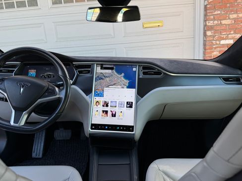 Used 2015 Tesla Model S 85D image 13