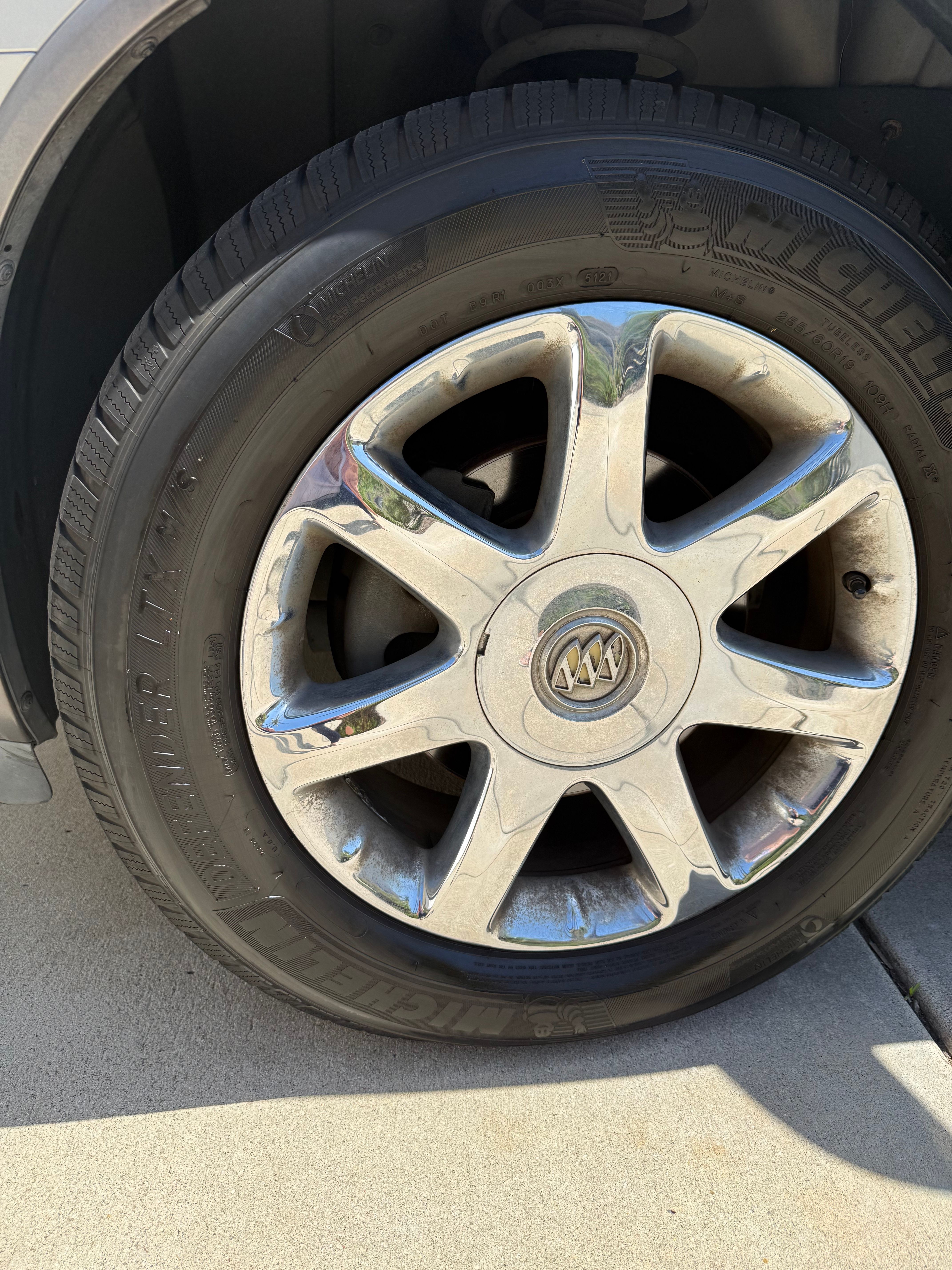 Used 2008 Buick Enclave CXL w/ Entertainment Package #4 FWD image 24