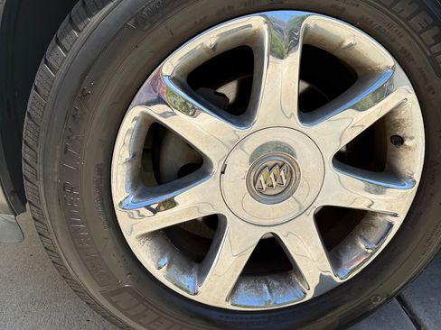 Used 2008 Buick Enclave CXL w/ Entertainment Package #4 FWD image 24