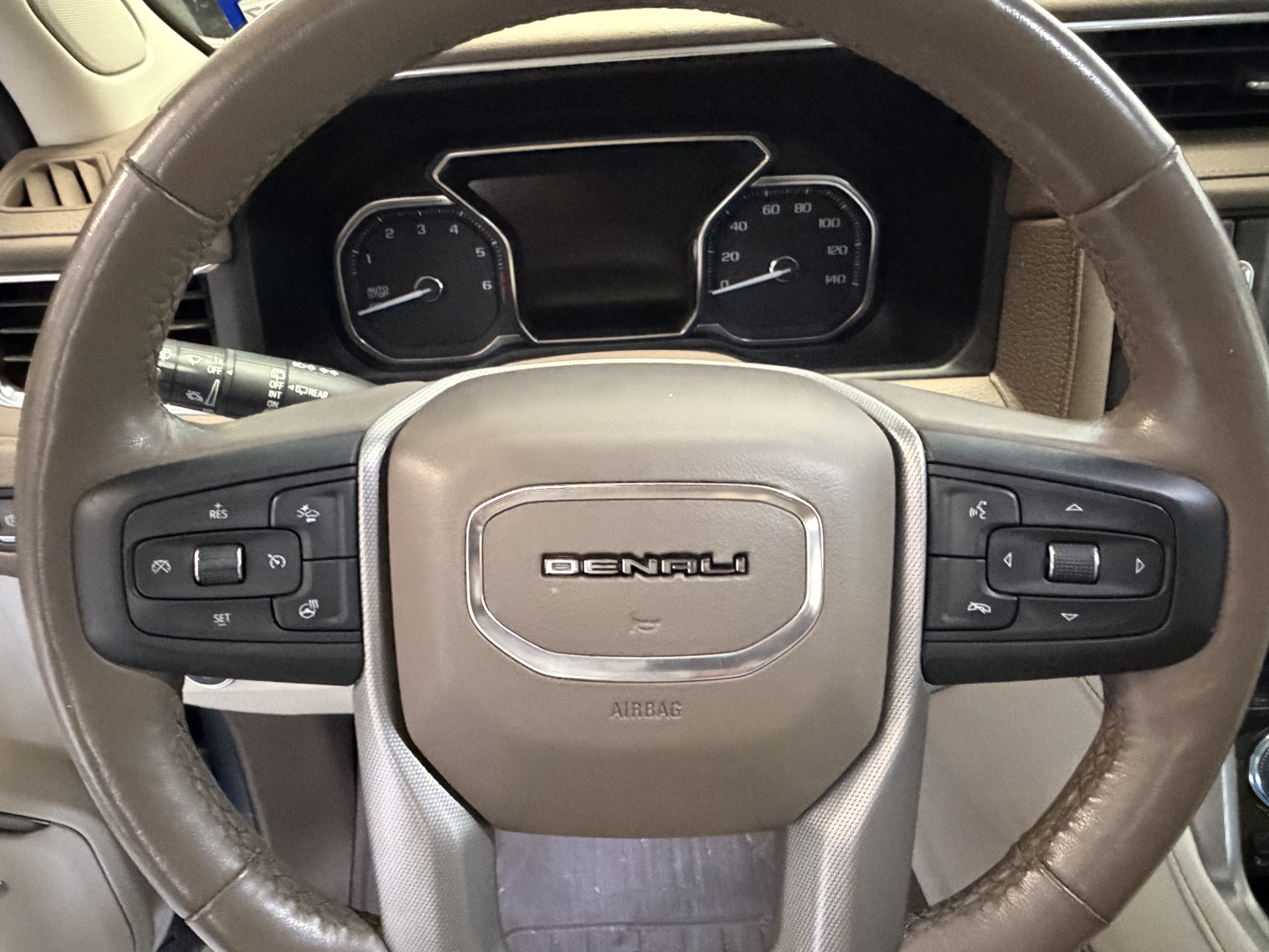 Used 2021 GMC Yukon Denali w/ Denali Premium Package AWD/4WD image 14