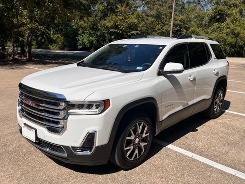 Used 2022 GMC Acadia SLE w/ Driver Convenience Package image 1