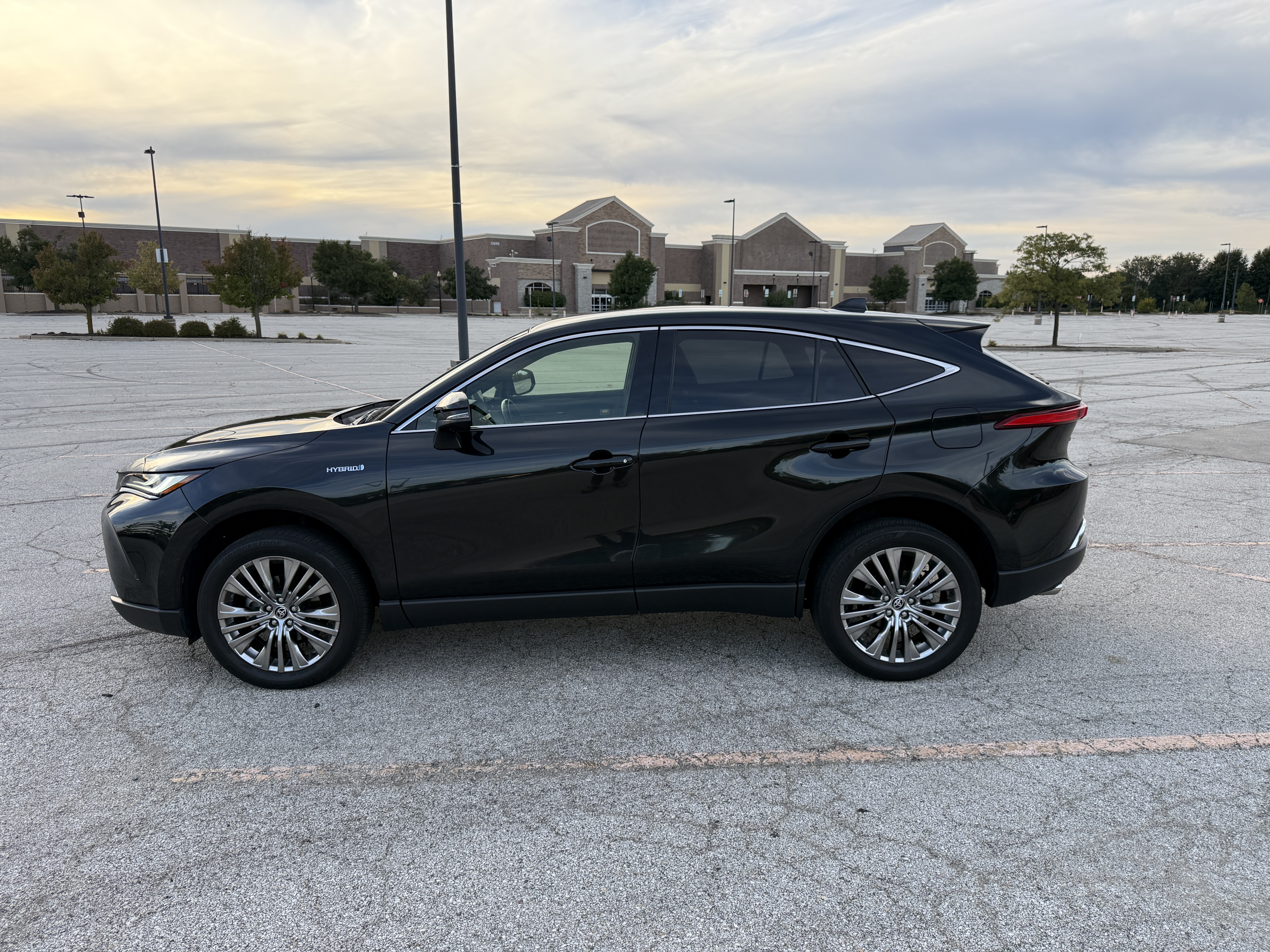 Used 2021 Toyota Venza AWD/4WD image 1