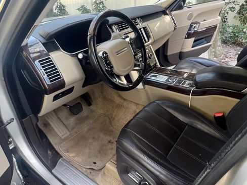 Used 2014 Land Rover Range Rover HSE image 12