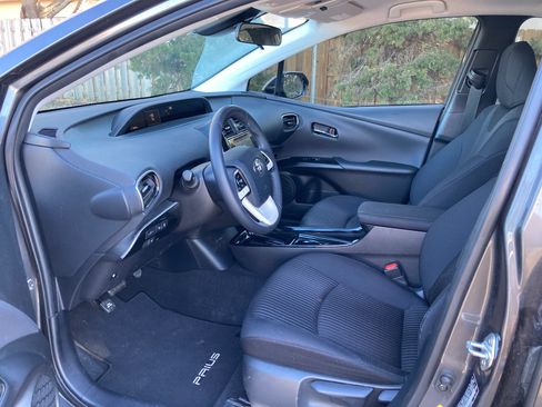 Used 2018 Toyota Prius Three image 14