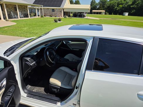 Used 2013 Lexus CT 200h w/ Premium Pkg w/Navigation FWD image 8