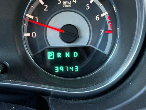 Used 2014 Chrysler 200 Limited image 19