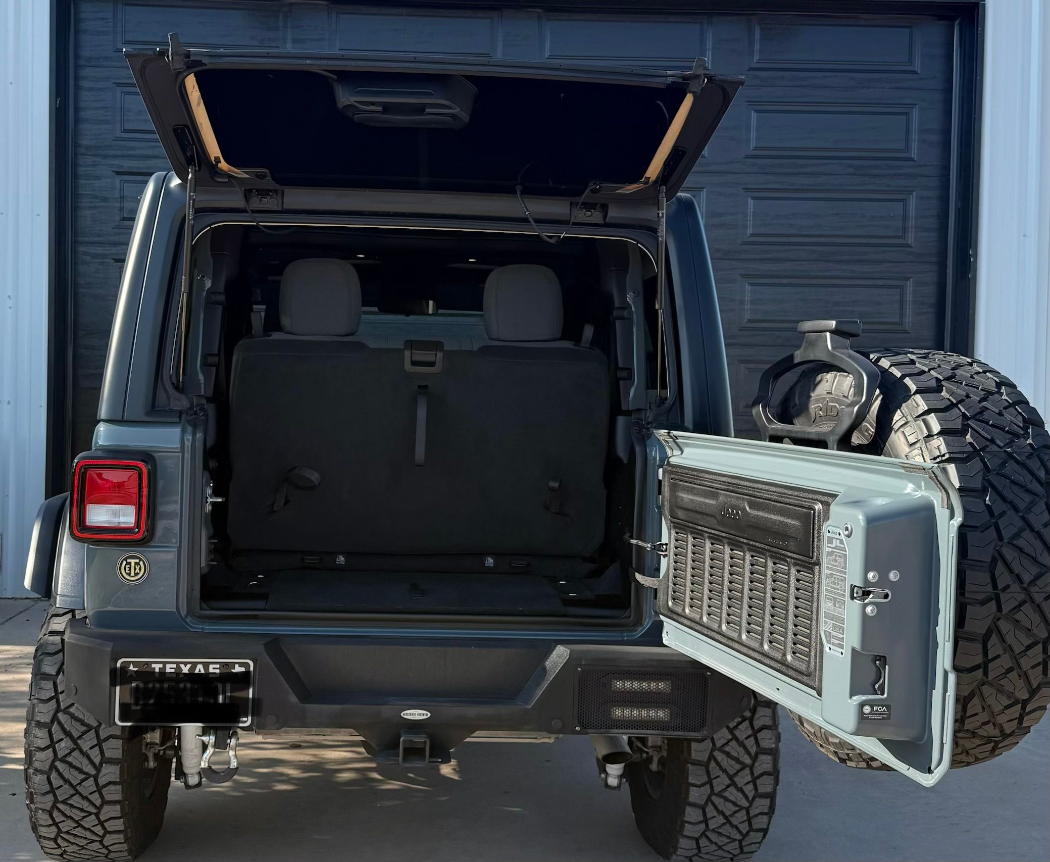 Used 2024 Jeep Wrangler Sport AWD/4WD image 6