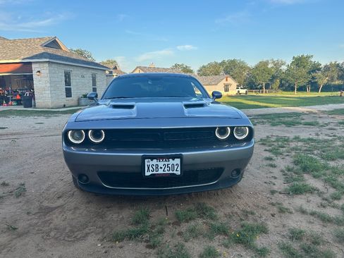 Used 2016 Dodge Challenger SXT Plus RWD image 4
