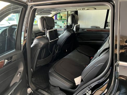 Used 2011 Mercedes-Benz GL 450 4MATIC image 6