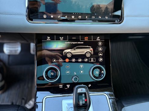 Used 2020 Land Rover Range Rover Evoque First Edition image 11