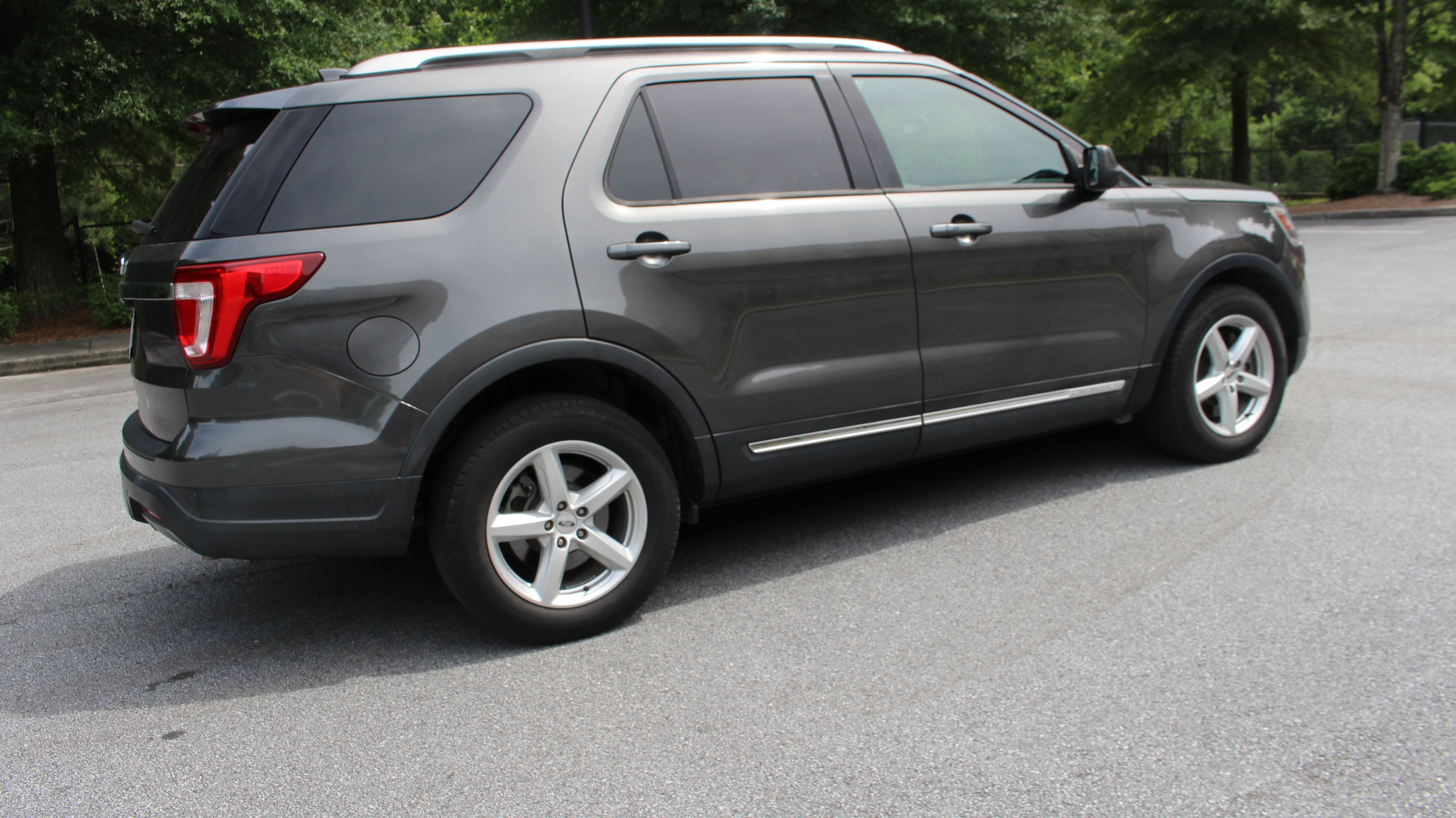 Used 2019 Ford Explorer XLT w/ Class III Trailer Tow Package FWD image 4
