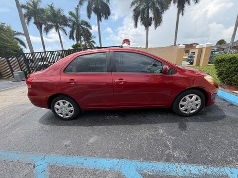 Used 2009 Toyota Yaris Sedan FWD image 4