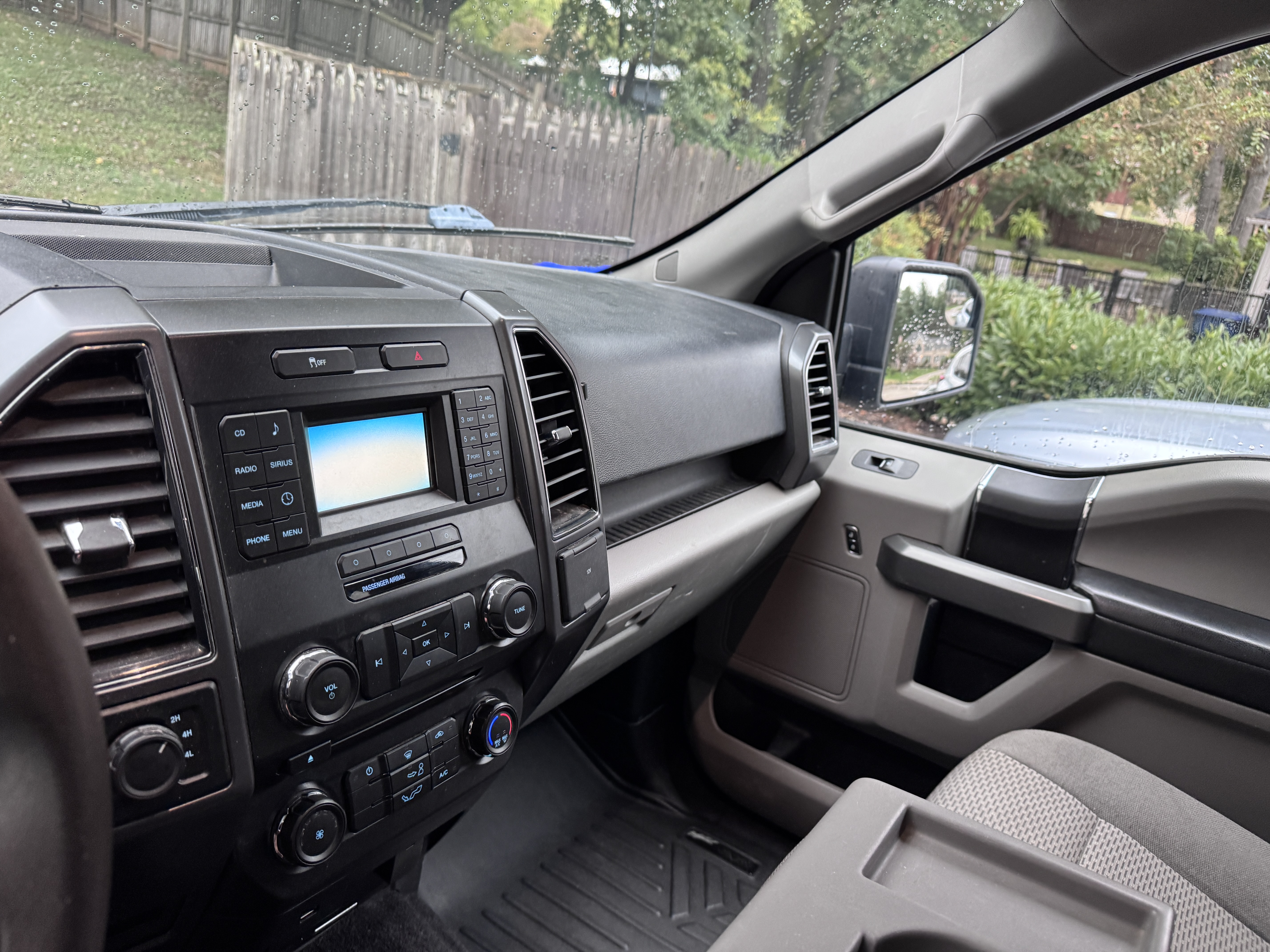 Used 2017 Ford F150 XLT AWD/4WD image 9