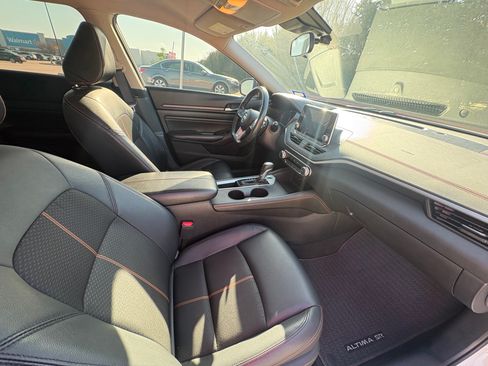 Used 2022 Nissan Altima 2.5 SR image 9
