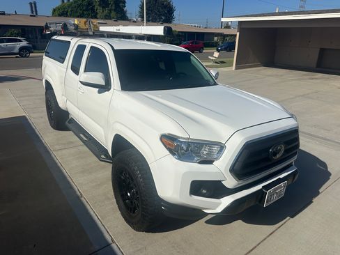 Used 2021 Toyota Tacoma SR5 RWD image 13