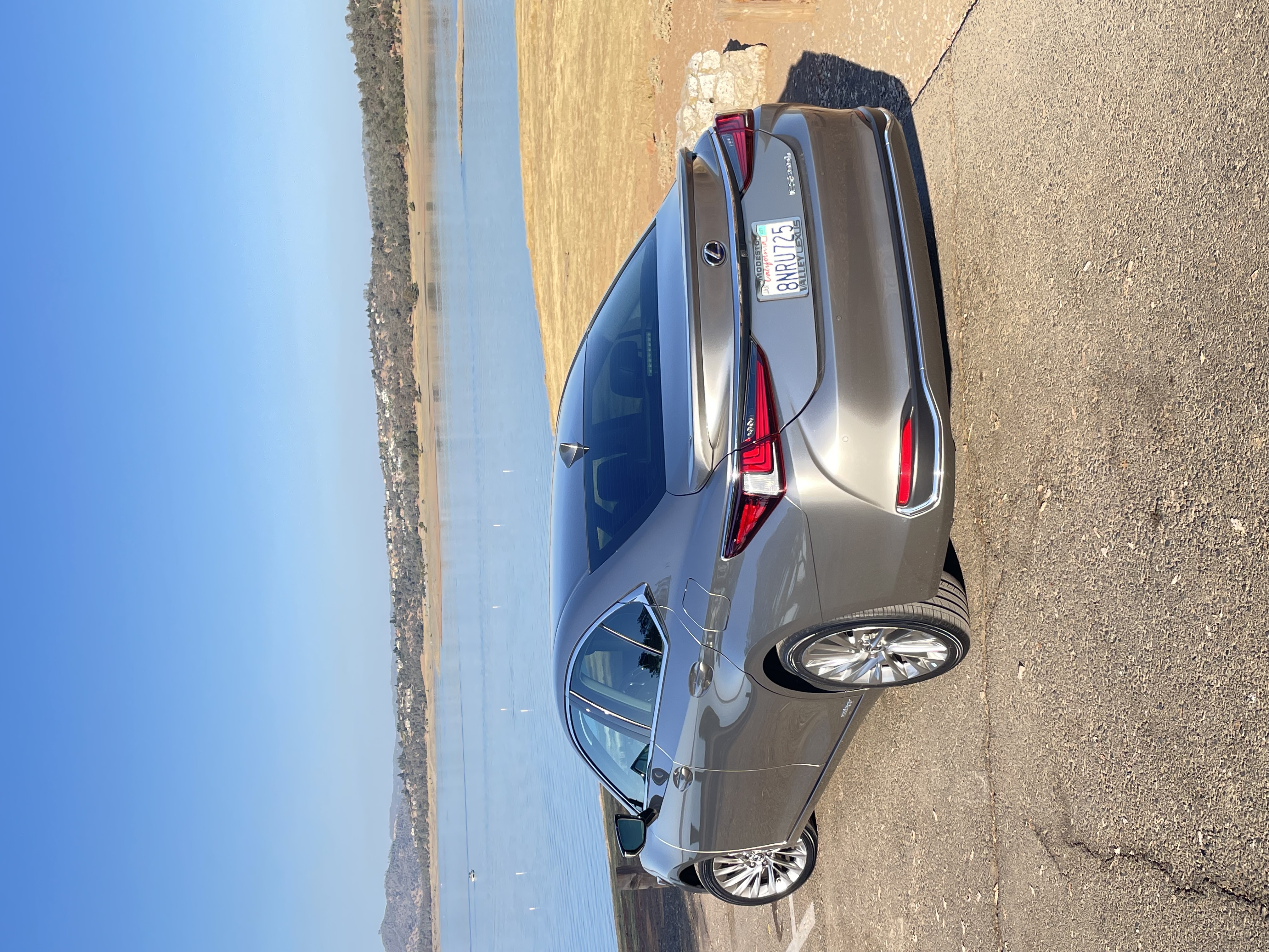Used 2020 Lexus ES 300h w/ Accessory Package 2 FWD image 8