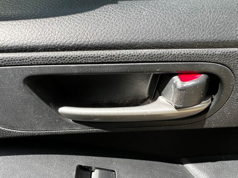 Used 2012 MAZDA MAZDA3 i SV FWD image 25