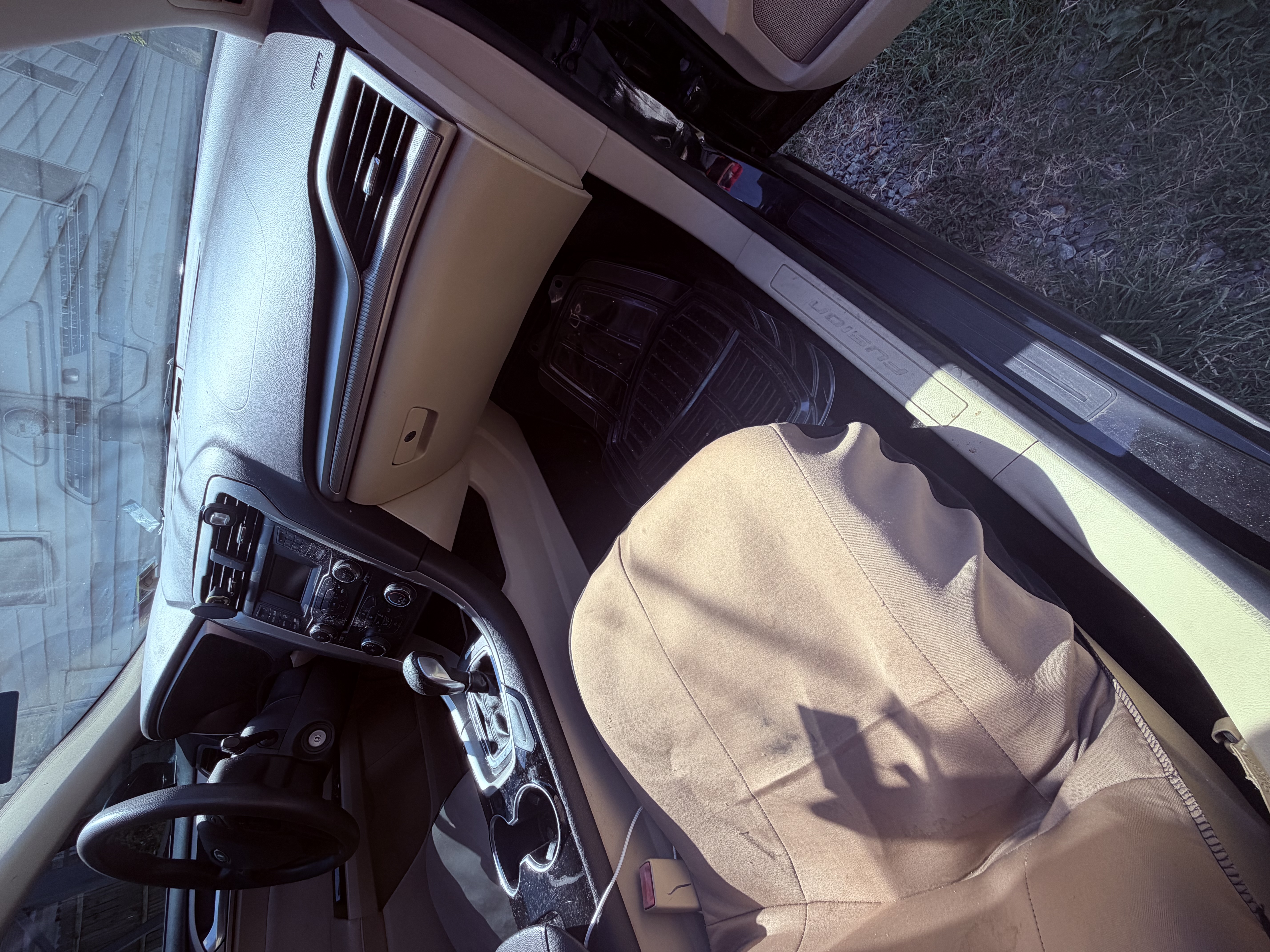 Used 2015 Ford Fusion SE FWD image 8