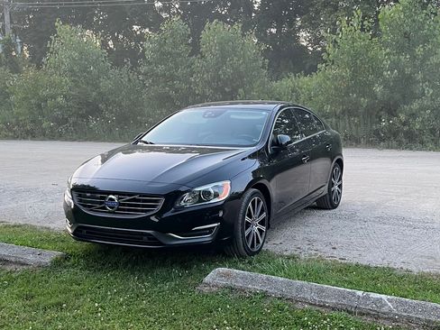 Used 2015 Volvo S60 T5 Platinum image 1