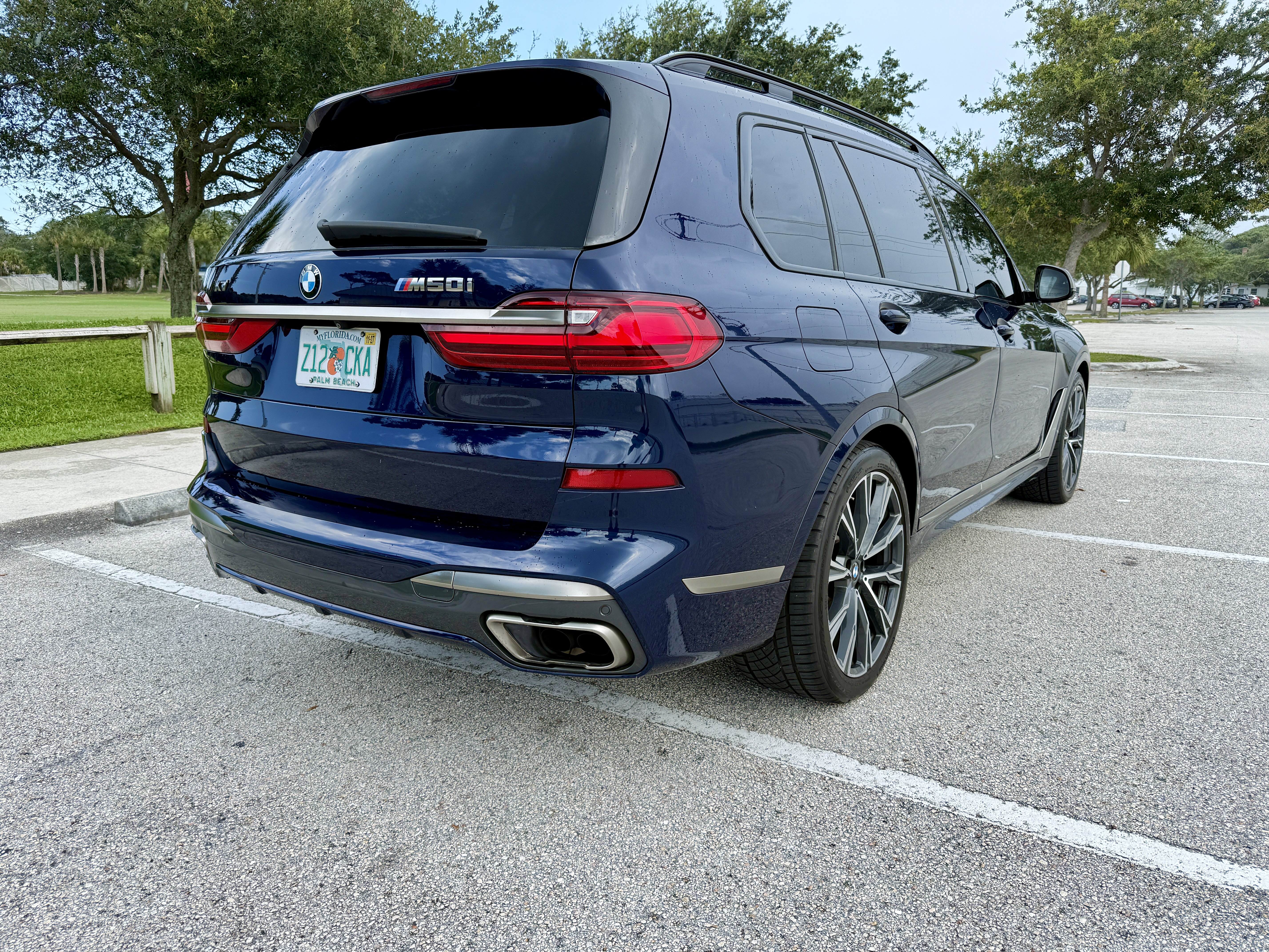 Used 2021 BMW X7 M50i w/ Dynamic Handling Package AWD/4WD image 10