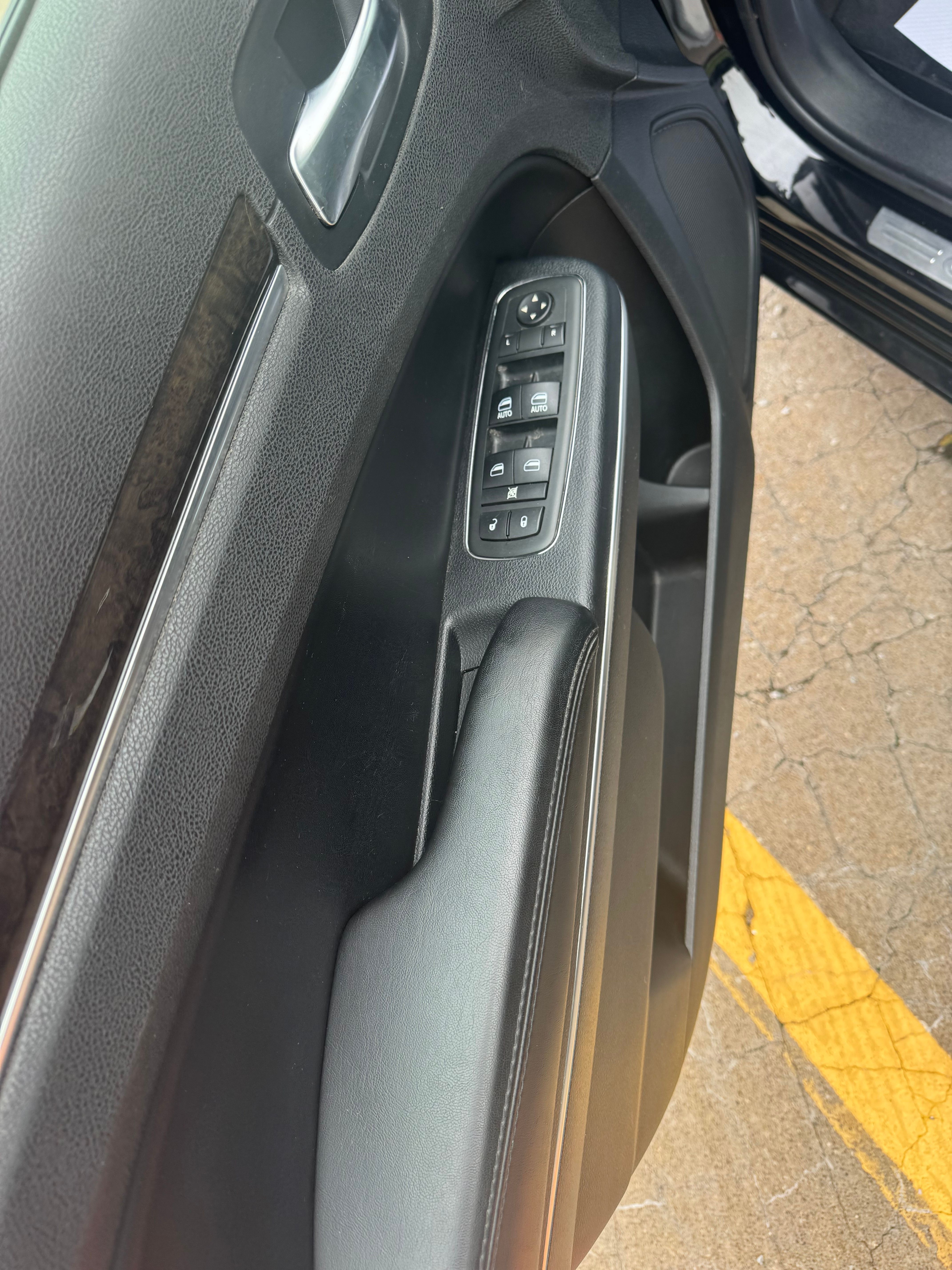 Used 2013 Chrysler 300 C w/ Light Group AWD/4WD image 4