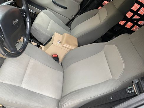 Used 2005 Jeep Wrangler Unlimited Rubicon w/ Sahara Edition Group image 31