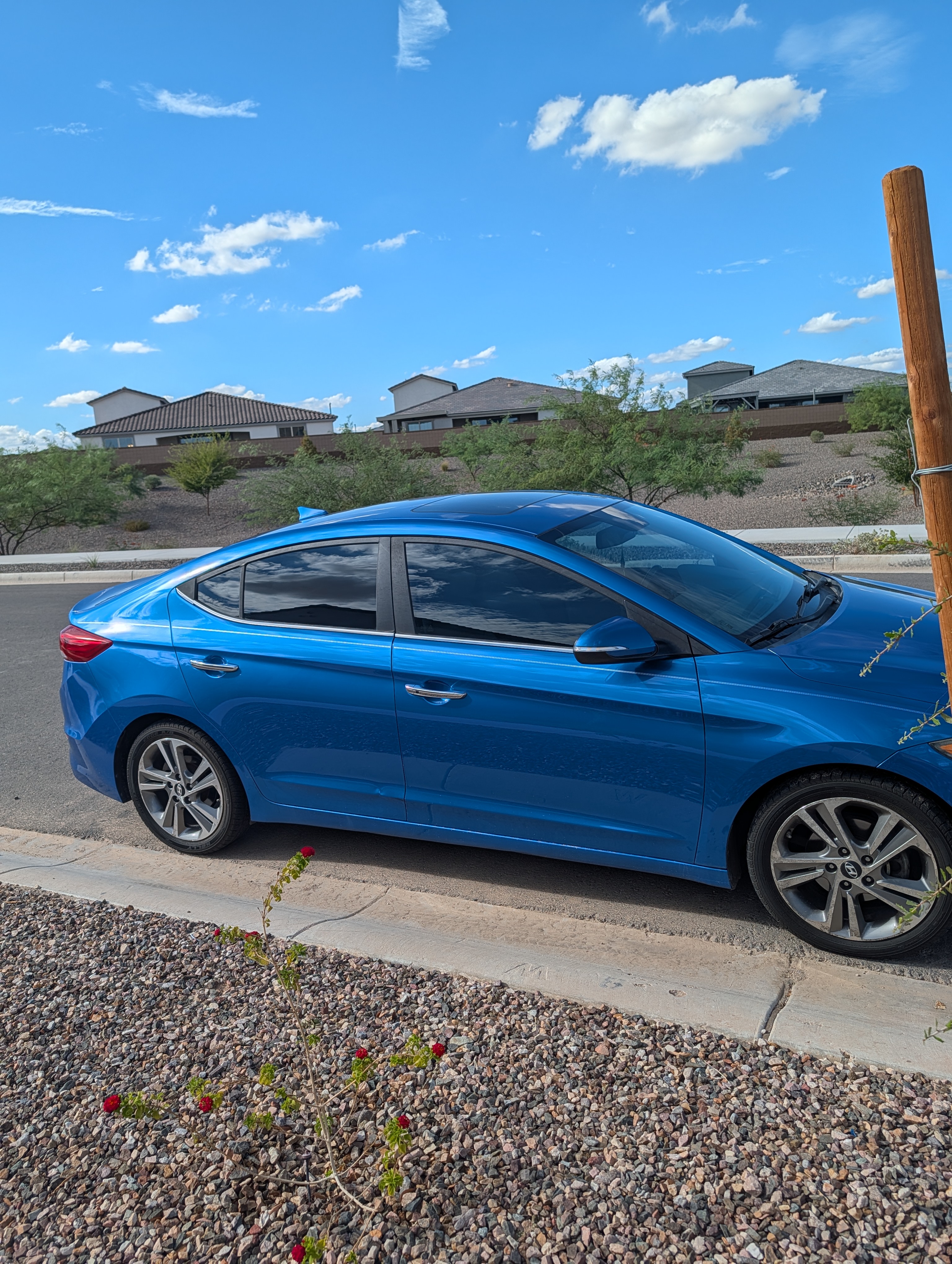 Used 2017 Hyundai Elantra Limited w/ Limited Tech Package 04 FWD image 11